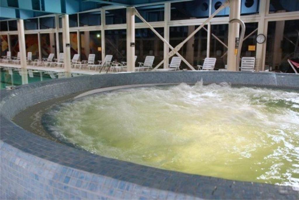 Hotel Spa Ice Resort Ghiroda Exteriör bild